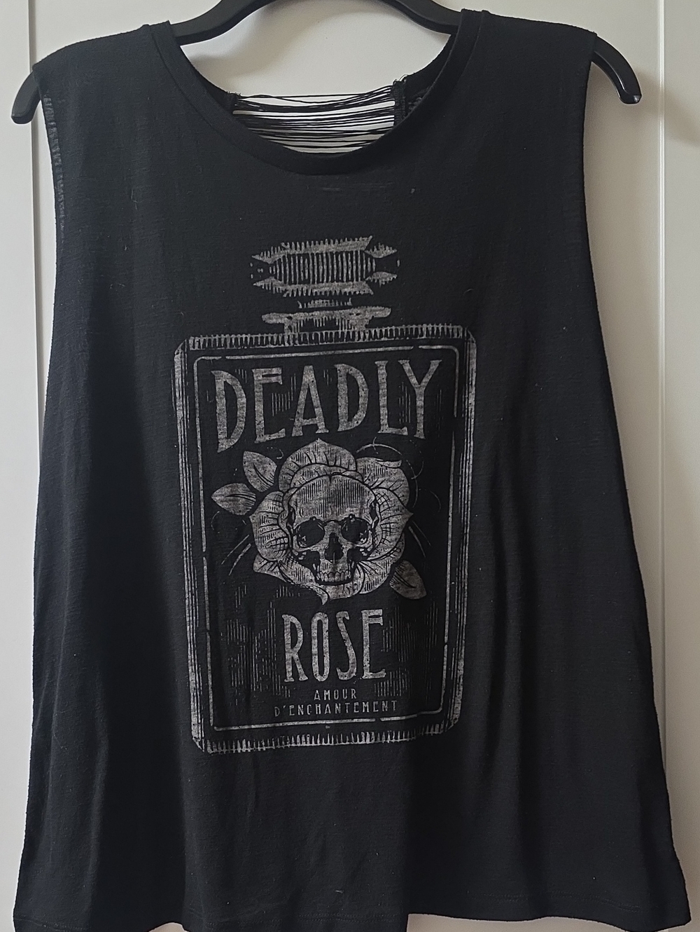 torrid Black Muscle Tee with 'Deadly Rose' Skull Graphic Cut Out Back Size 0